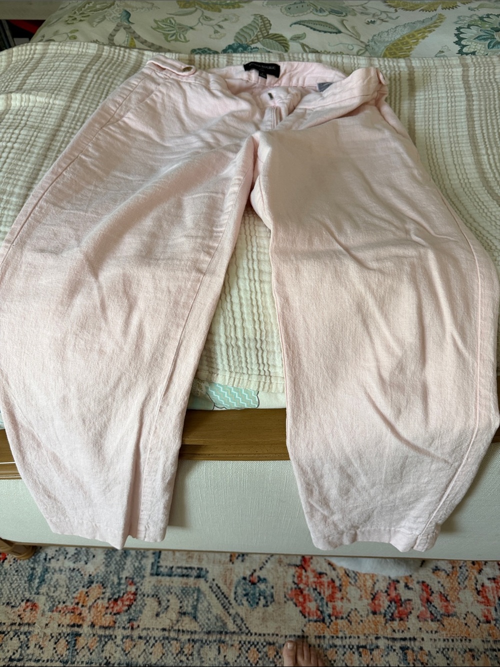 Banana Republic Light Pink Cropped Women's Pants